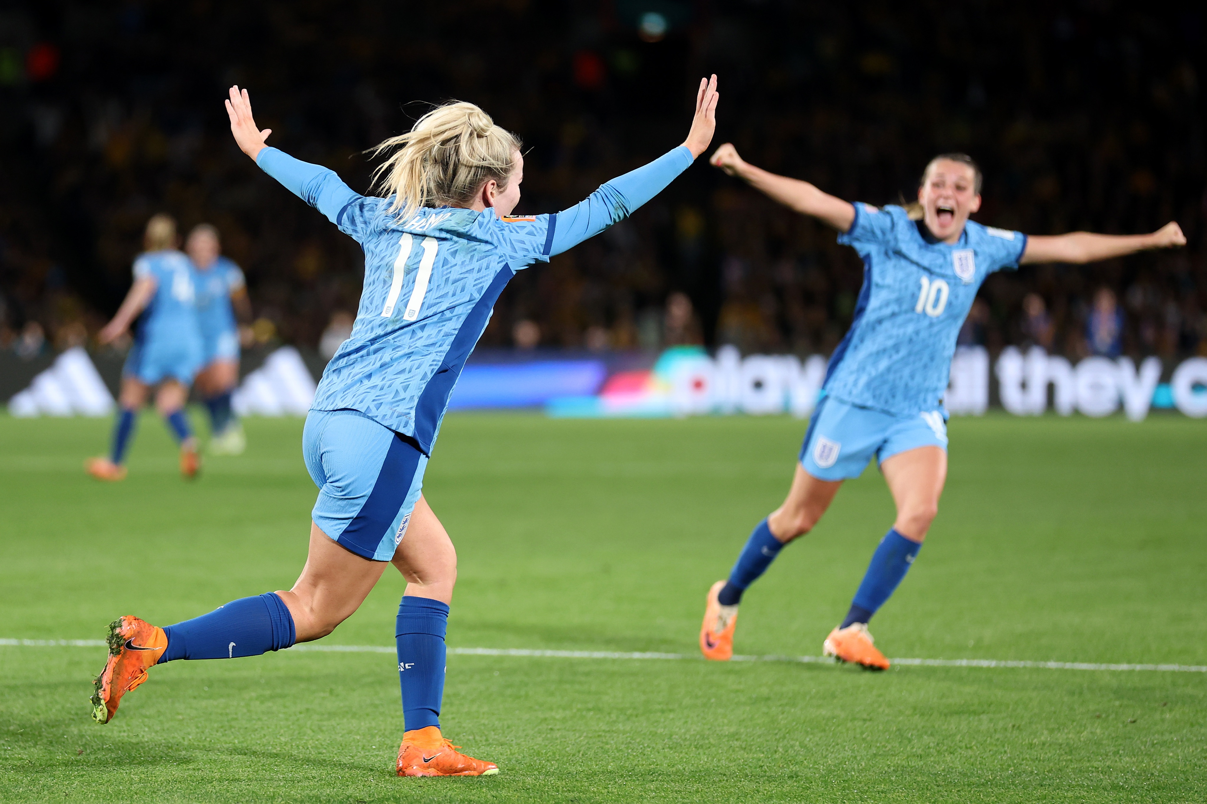 Jugadoras inglesas celebrando uno de los tantos del encuentro. / @fifaworldcup_es