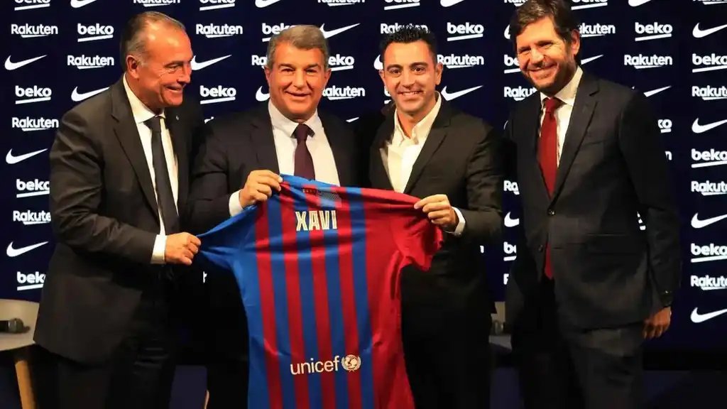 Rafa Yuste, Laporta, Xavi Hernández y Mateu Alemany. / @Twitter