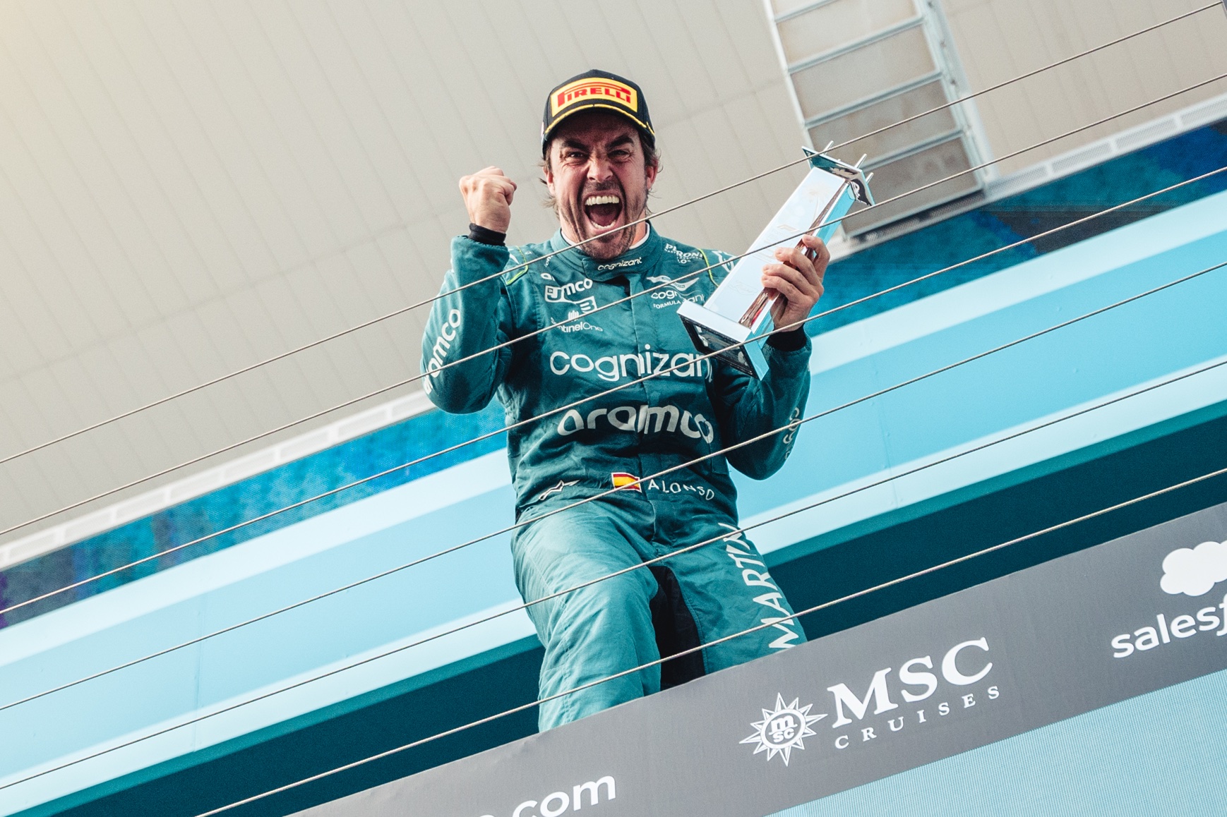 Alonso celebrando uno de los podios de 2023. / @AstonMartinF1