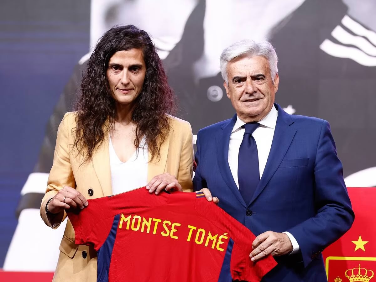 Montse Tomé junto al presidente de la RFEF, Pedro Rocha. / @RFEF