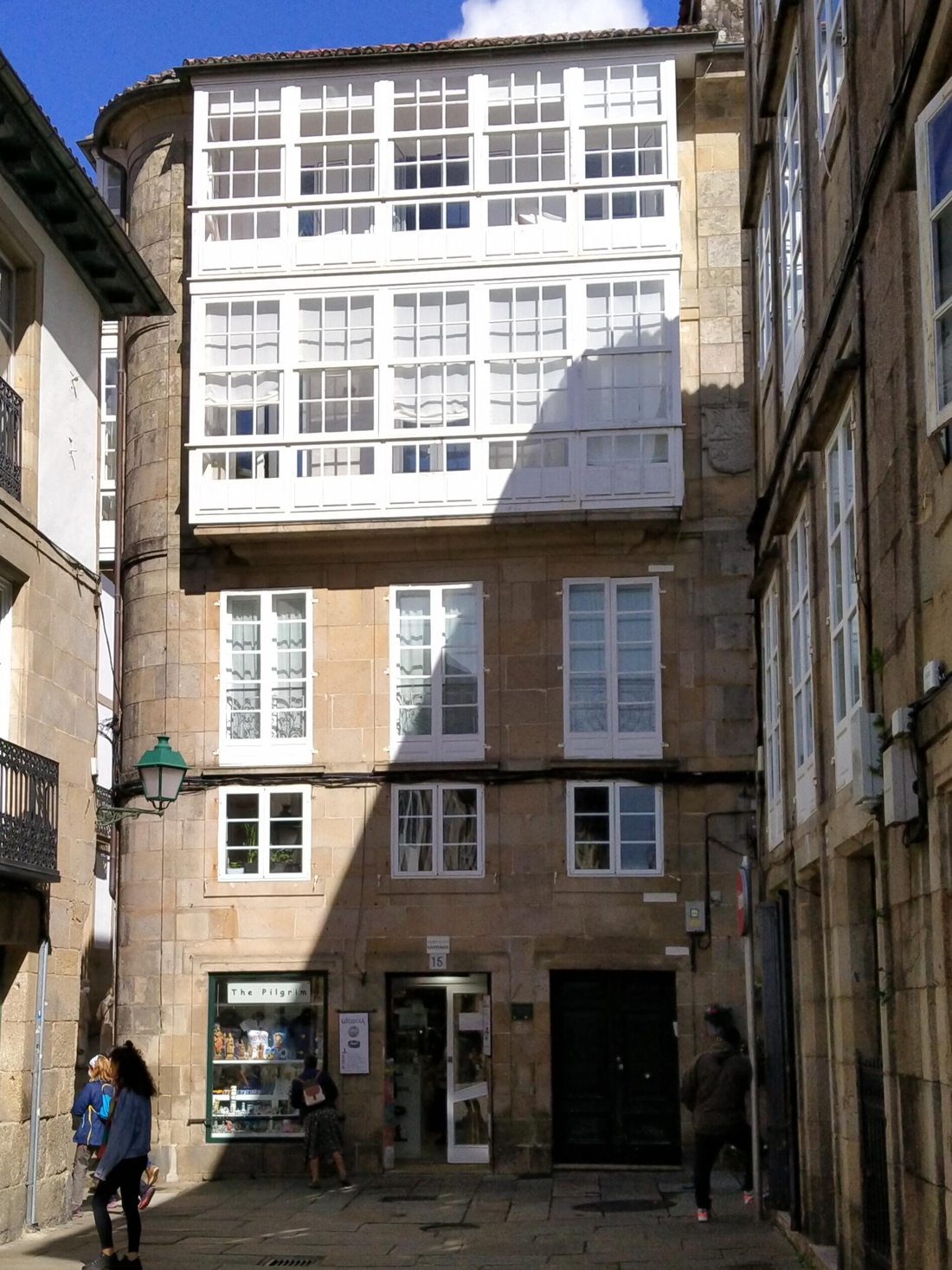 Xelmírez, 15-4º, en Compostela, onde Ramón Piñeiro pensou e repensou as estratexias políticas do galeguismo. / Mundiario