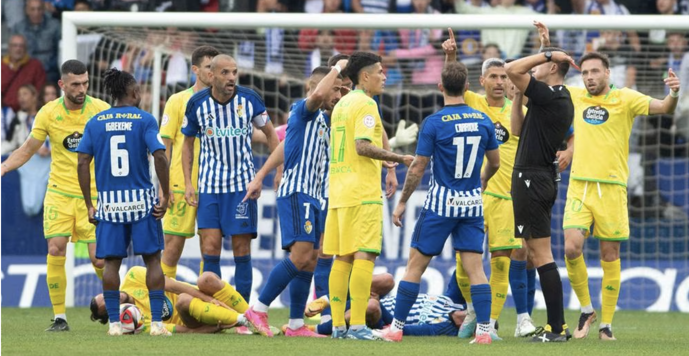 El árbitro del partido Ponferradina - Dépor. / Susi Garcia & RCD