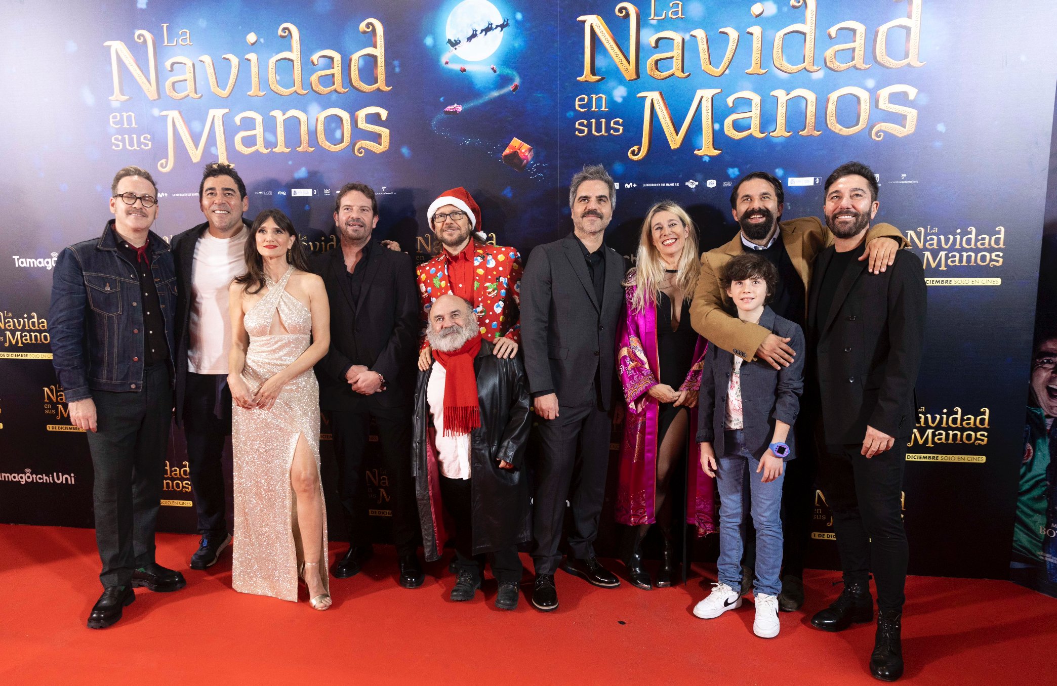 Reparto de la película La Navidad en sus manos. / @Twitter