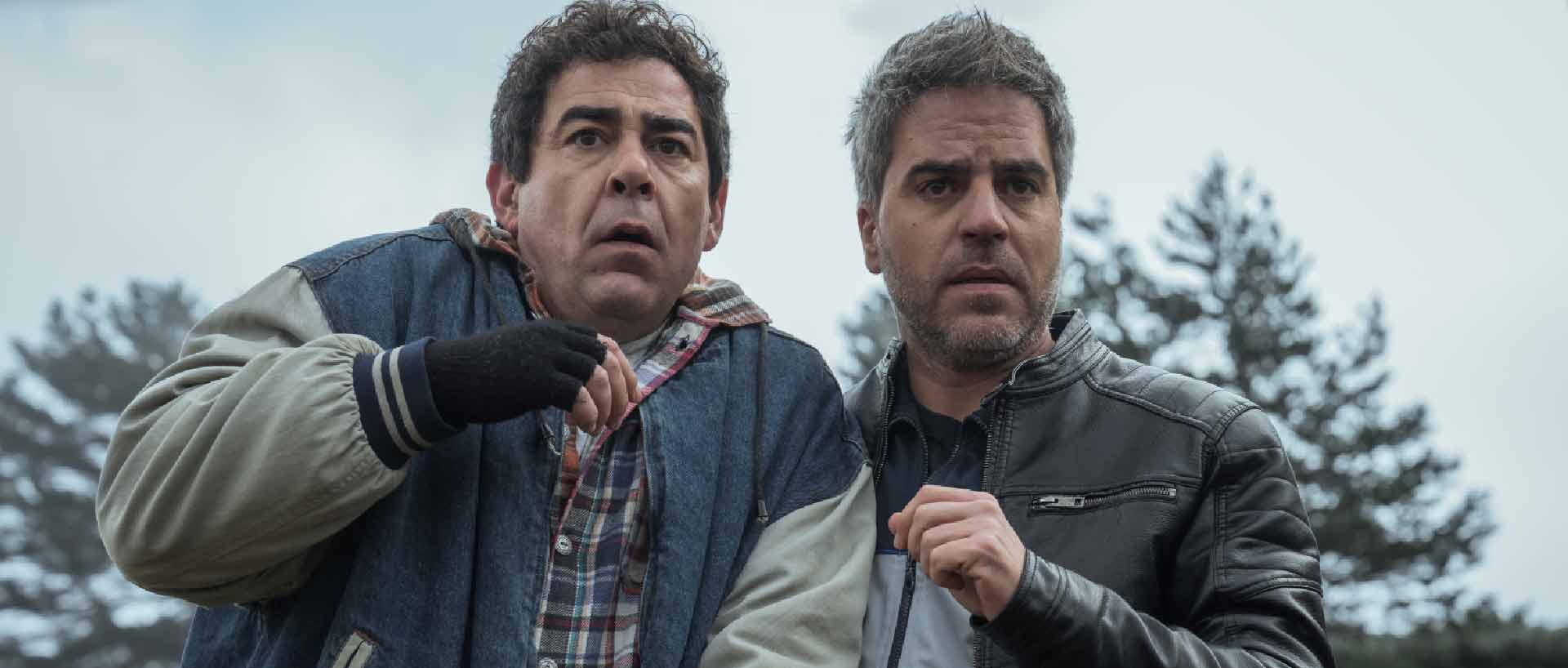 Pablo Chiapella y Ernesto Sevilla en la película de La Navidad en sus manos. / @Twitter