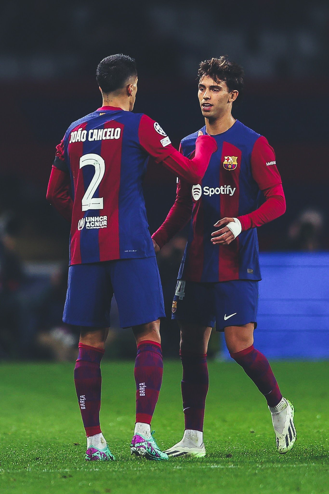 Joao Cancelo y Joao Félix con la camiseta del Barcelona. / @Twitter