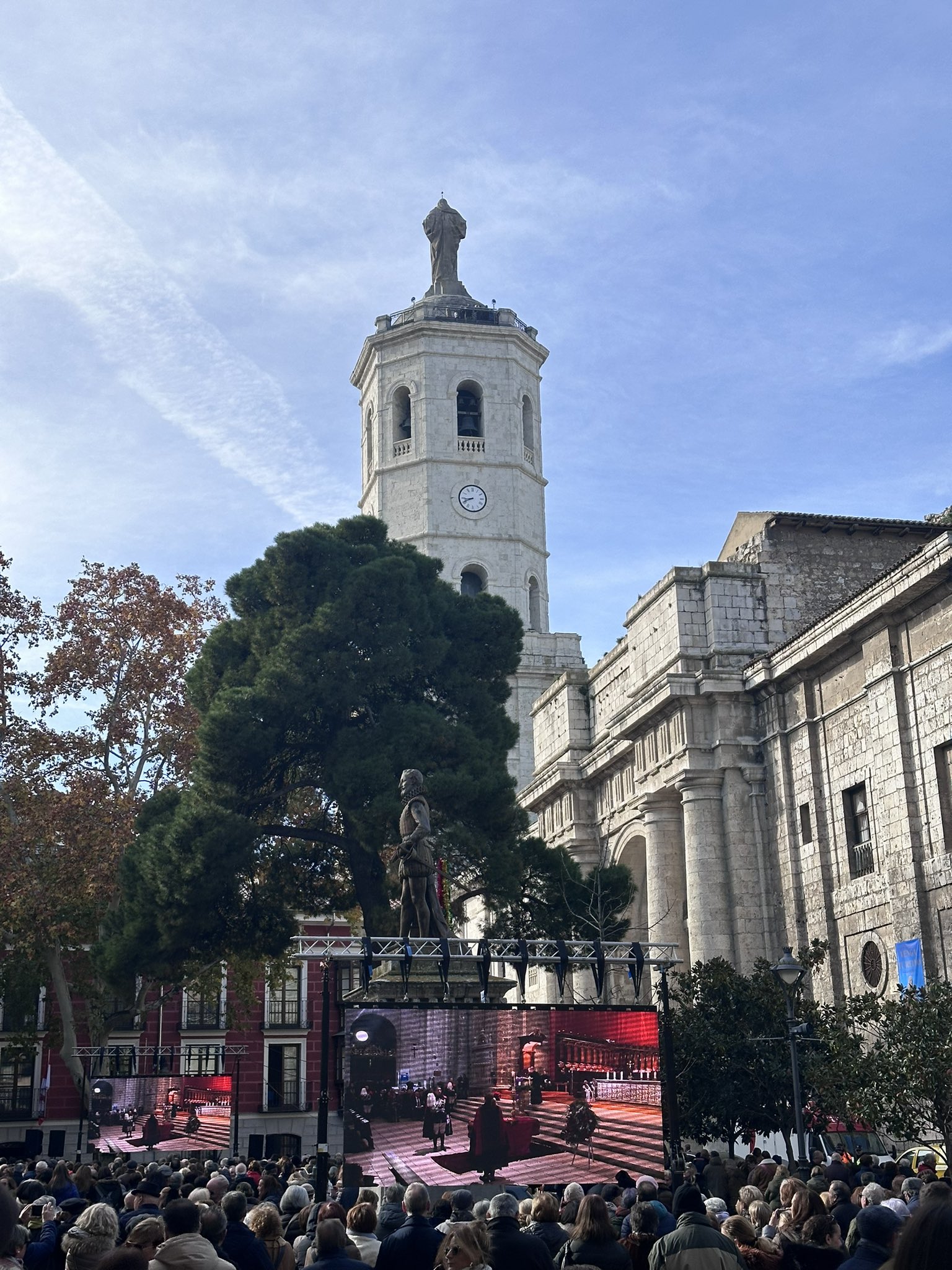 La ciudad de Valladolid despidiendo a su paisana Concha Velasco. / @Twitter