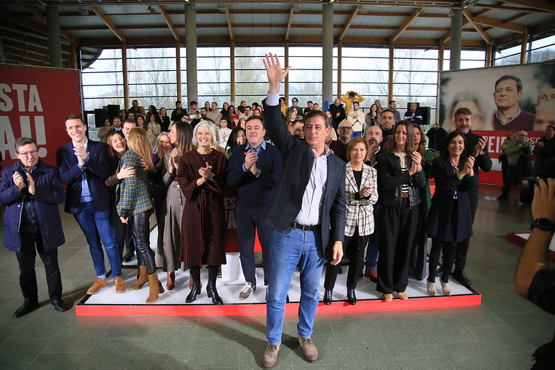José Ramón Gómez Besteiro junto a otros candidatos. / PSdeG