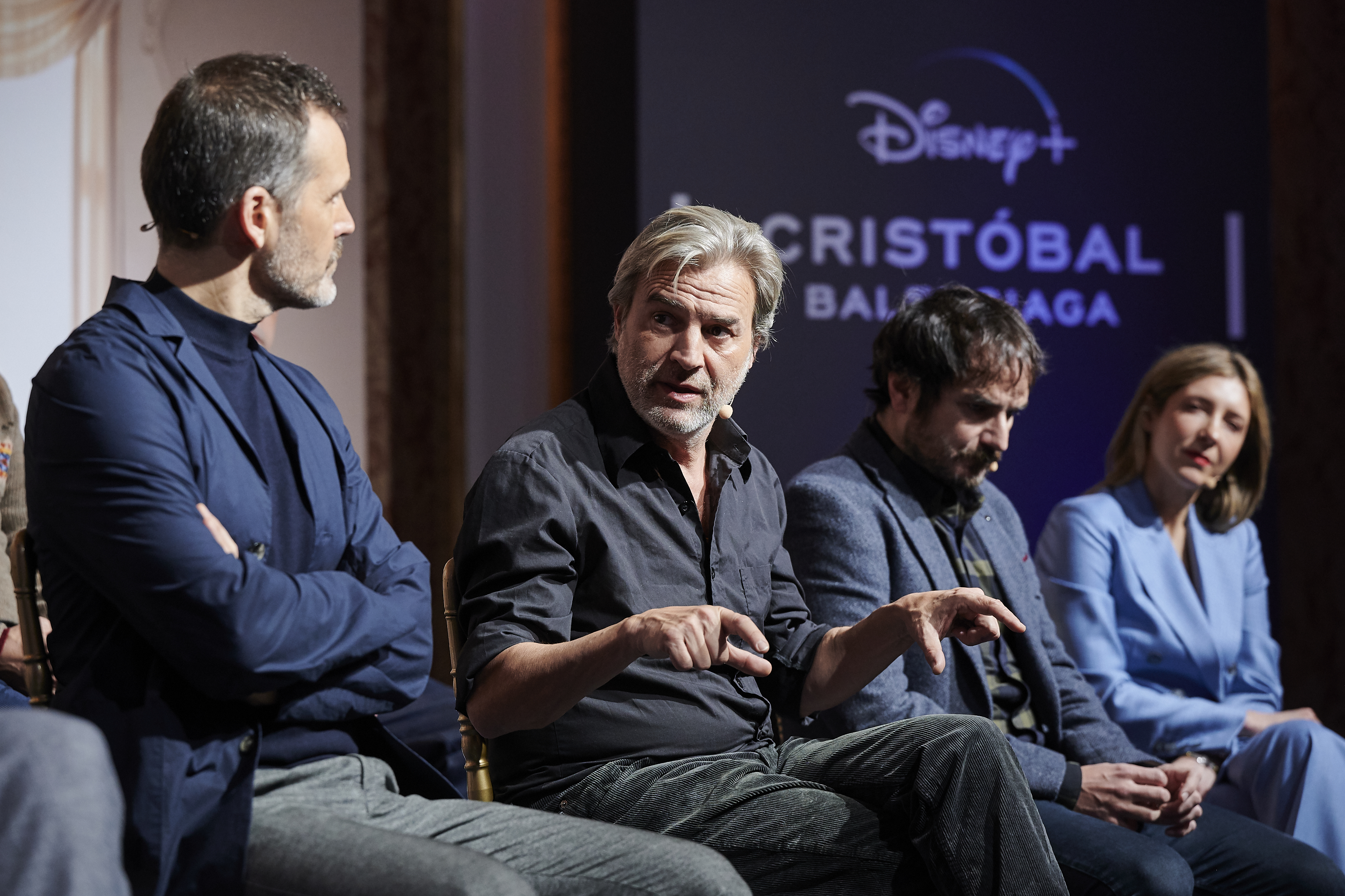 El photocall de Cristóbal Balenciaga adelanta la emoción para el estreno. / Disney Plus