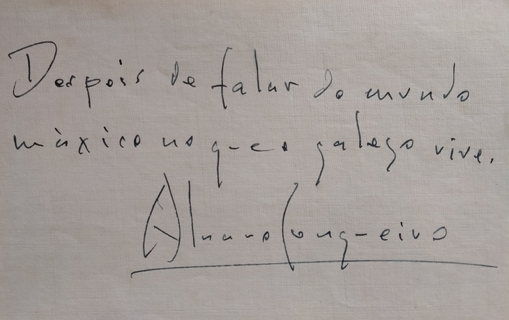 Texto autógrafo de Álvaro Cunqueiro, entre as páxinas de Merlín e familia. / Mundiario