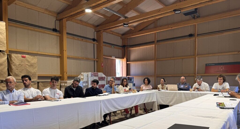 Asistentes al curso sobre el mundo de los vinos gallegos. / Mundiario