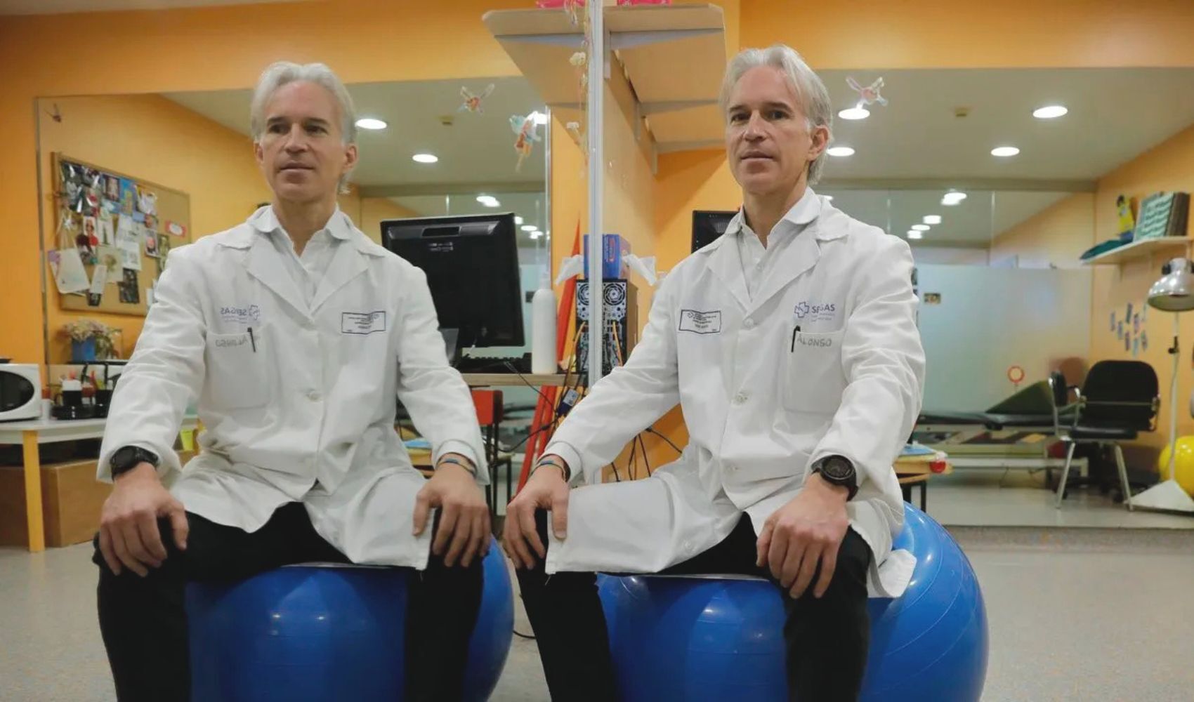 El Dr. Alonso en una imagen en La Voz de Galicia. / M.A.