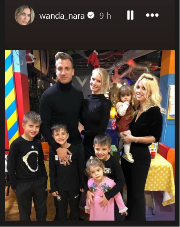Maxi López, Wanda Nara y parte de la familia del futbolista y la mediática influencer. / Instagram: wanda_nara