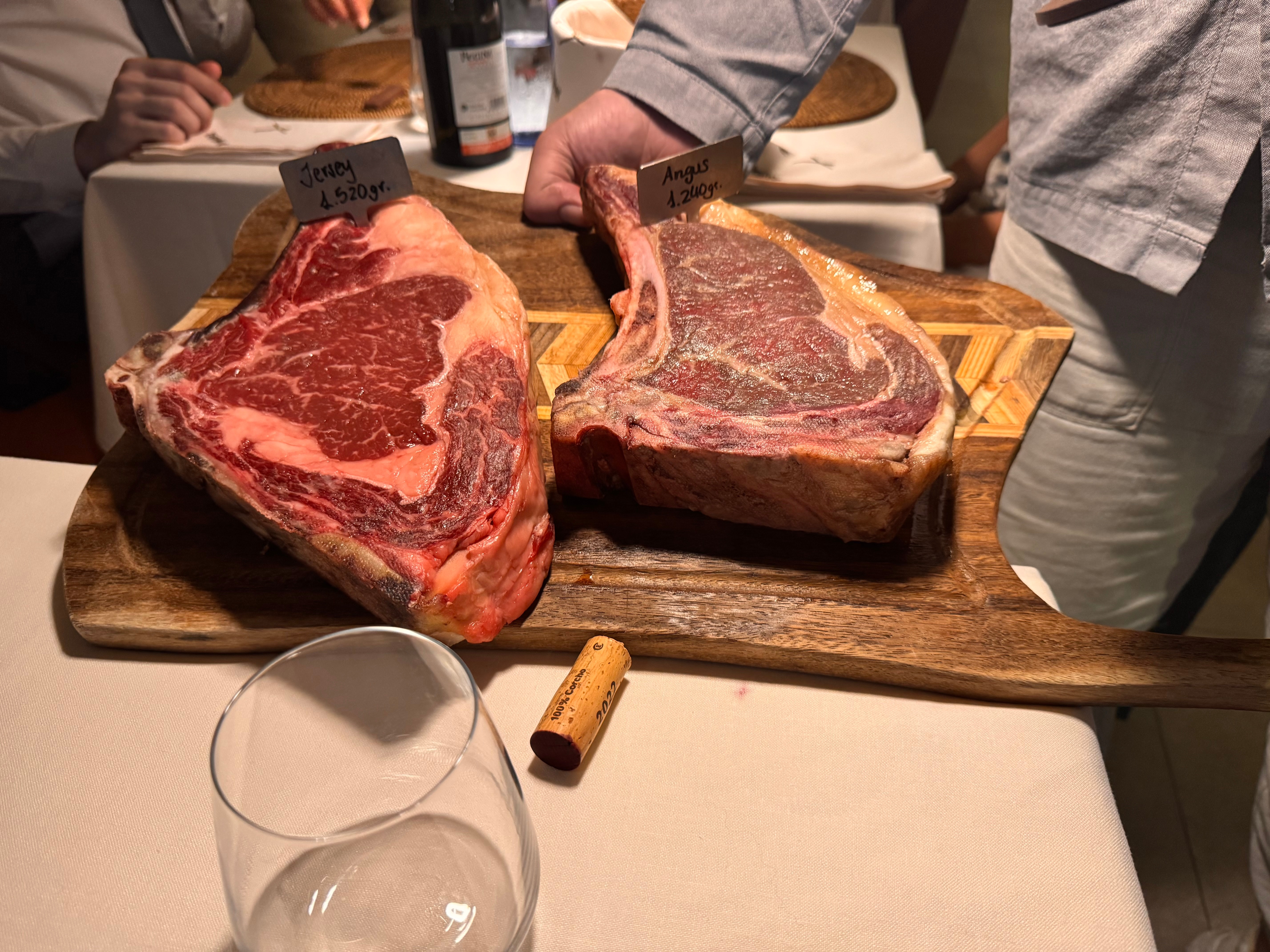 Piezas de Angus y Jersey de Bereket, en A Coruña. / M.M.