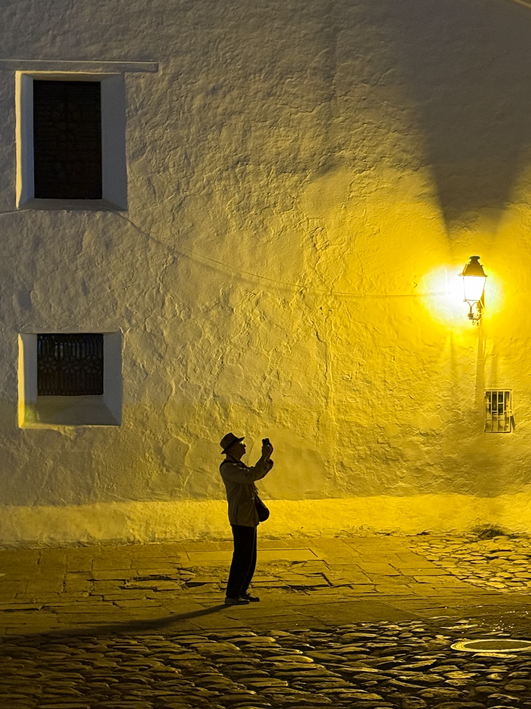 iPhone Photography Awards 2025 - Gran Premio,Viajero nocturno /  ©Jarod Peraza, Estados Unidos.