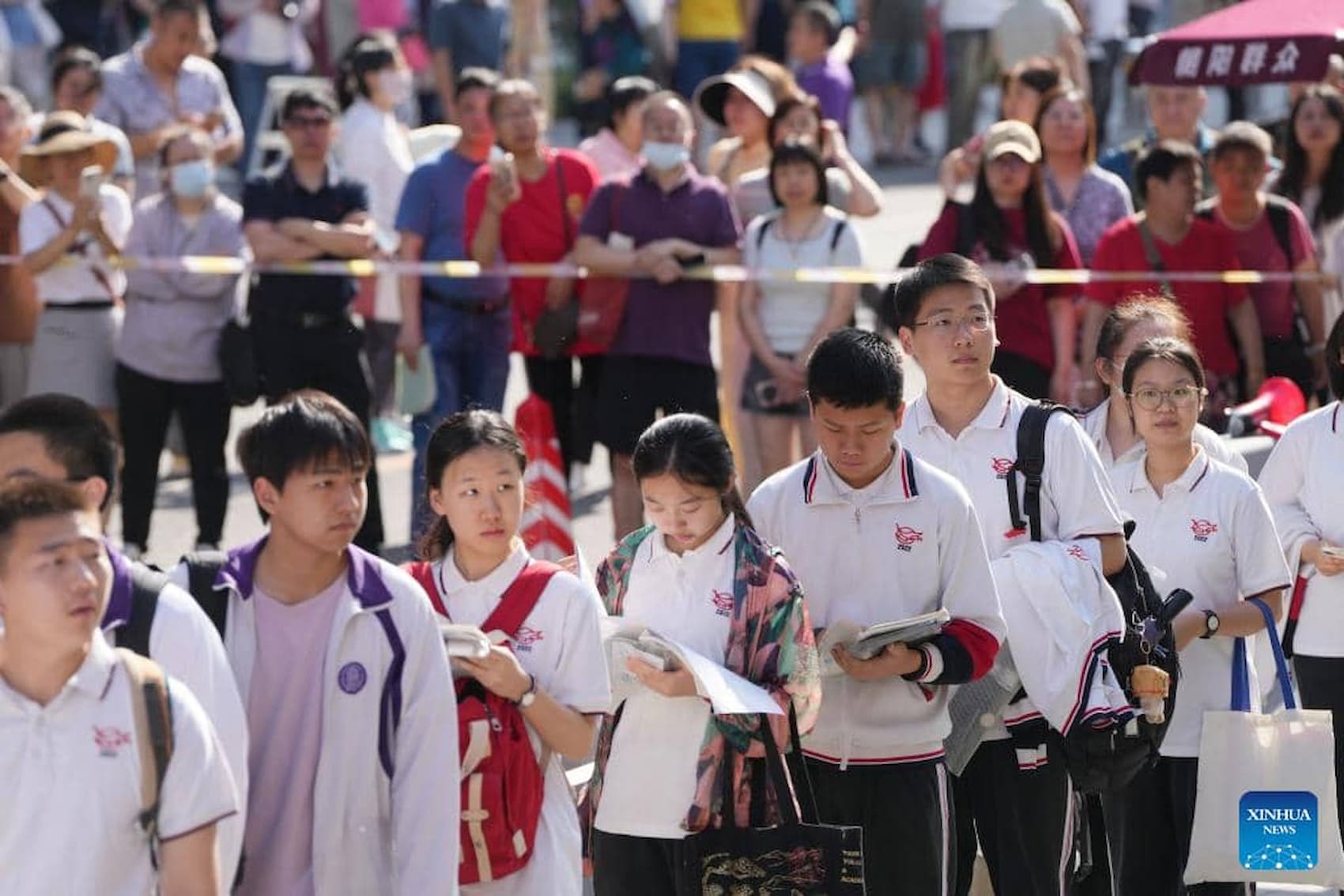 Durante los días del examen, China se paraliza. Las obras de construcción se detienen, se establecen desvíos de tráfico masivos alrededor de los centros de examen. / RR SS.