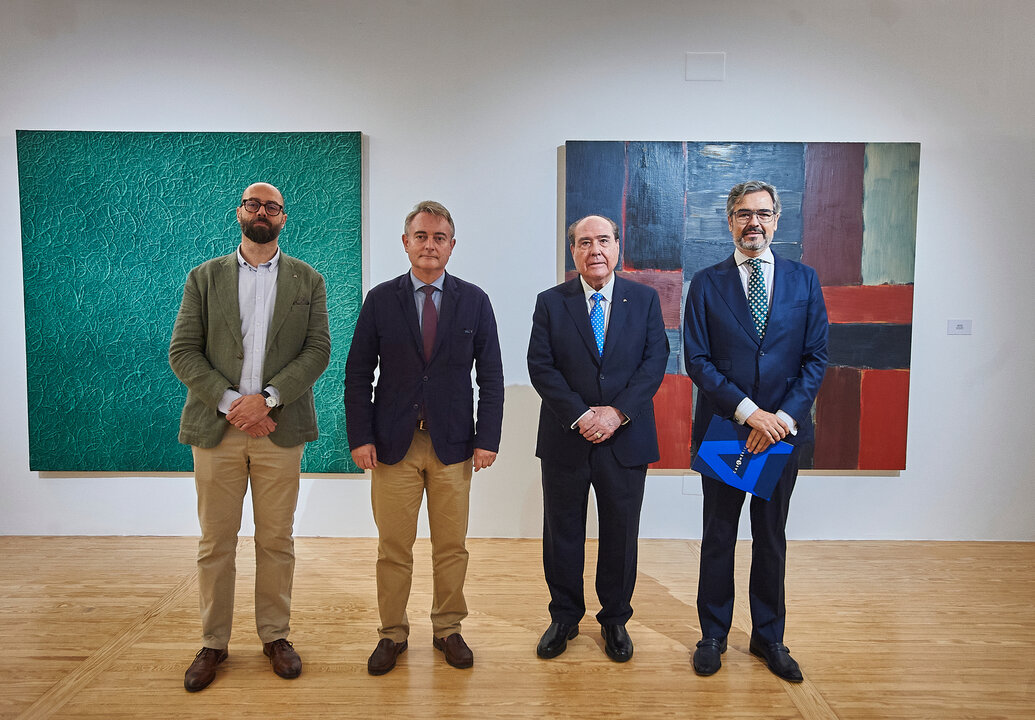 El responsable de la gestión artística de la Colección Abanca, Diego Cascón; el director general de Casa de América, León de la Torre; el director general de RS, Sostenibilidad y Comunicación de Abanca y presidente de Afundación, Miguel Ángel Escotet, y el director de programación de Casa de América, Moisés Morera. / Mundiario