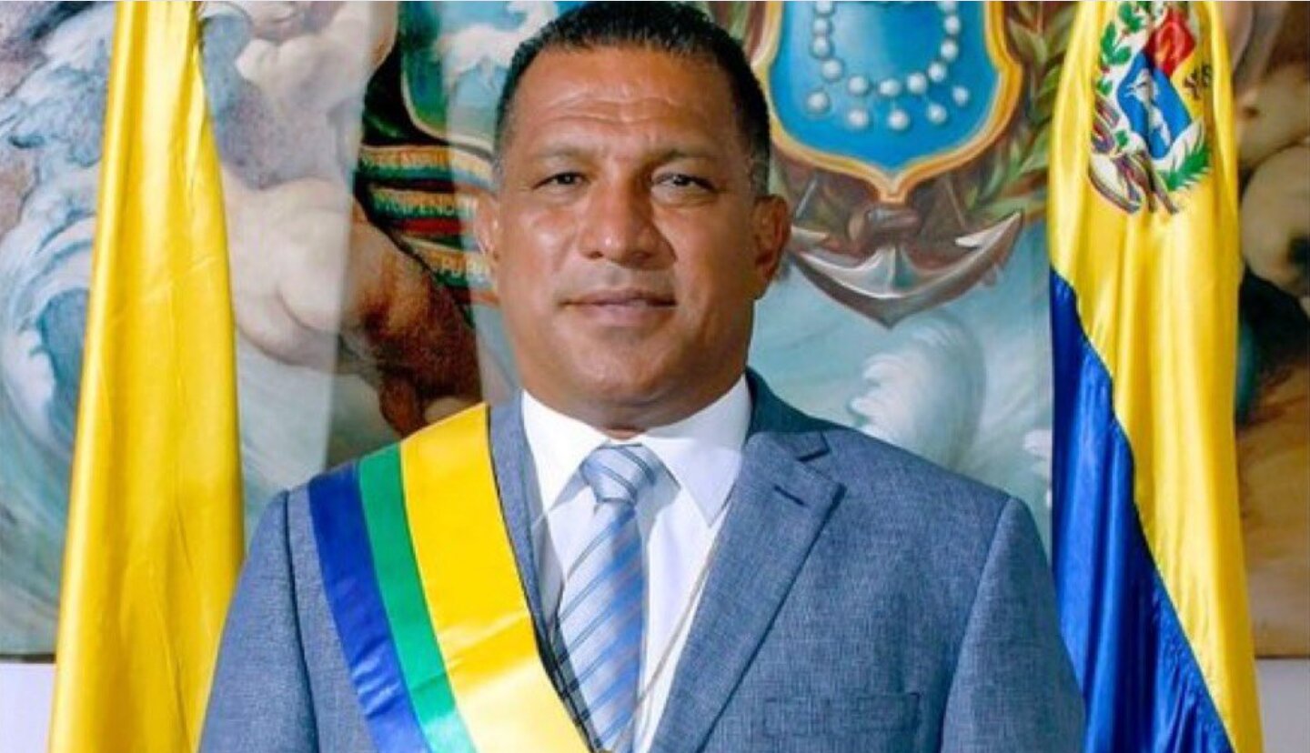 Alfredo Díaz. / X
