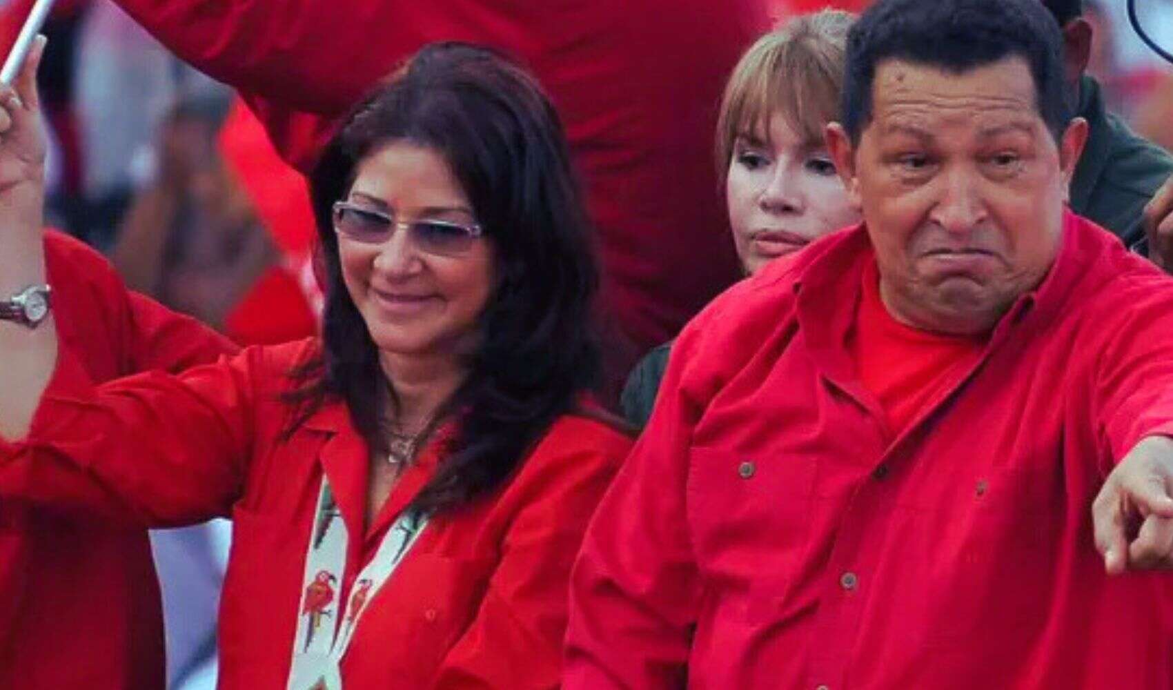 Cilia Flores junto a Hugo Chávez. / RR SS.