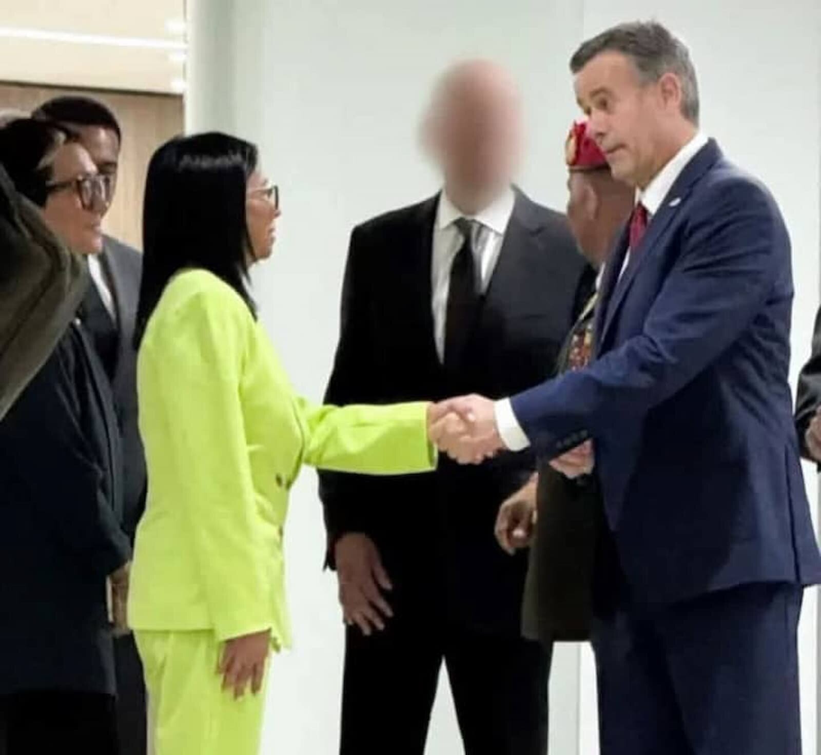 La presidenta interina de Venezuela Delcy Rodriguez, recibió en Caracas, al director de la CIA de los EEUU John Ratcliffe, lo que marca un cambio, en la politica de confrontación del chavismo de linea dura. / RR SS.